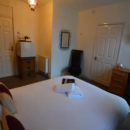 Cosy Lakeland Town House On The High Street 温德米尔